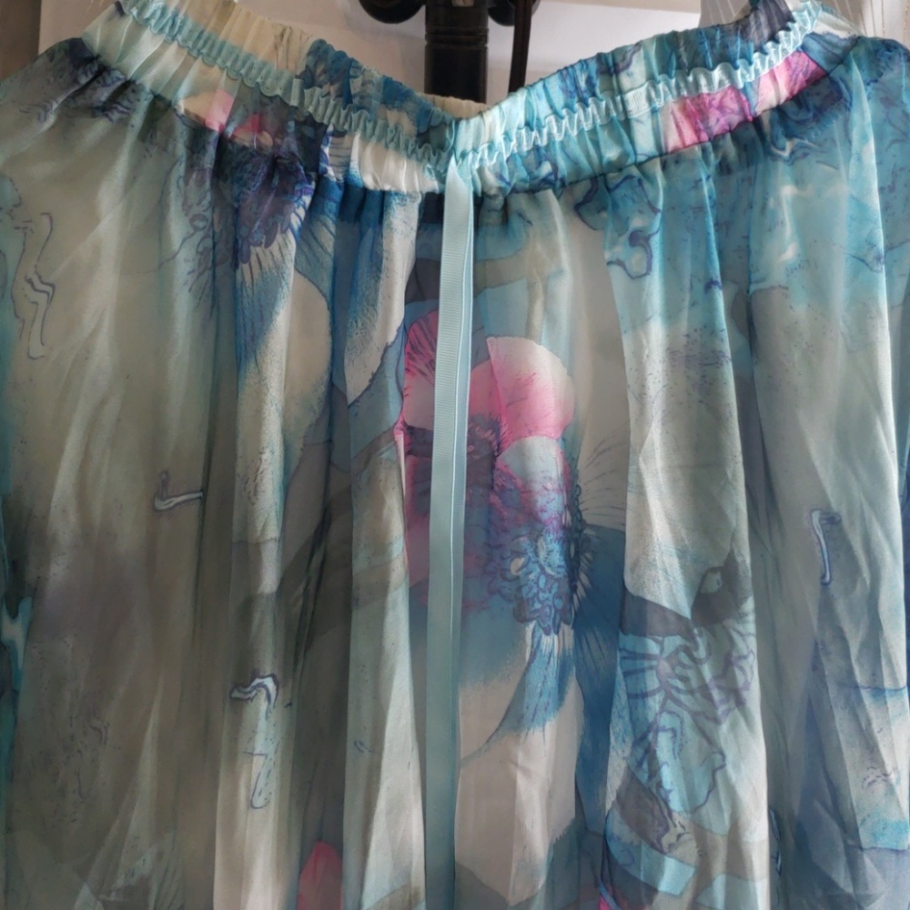 Skirt - Picture 2 of 4
